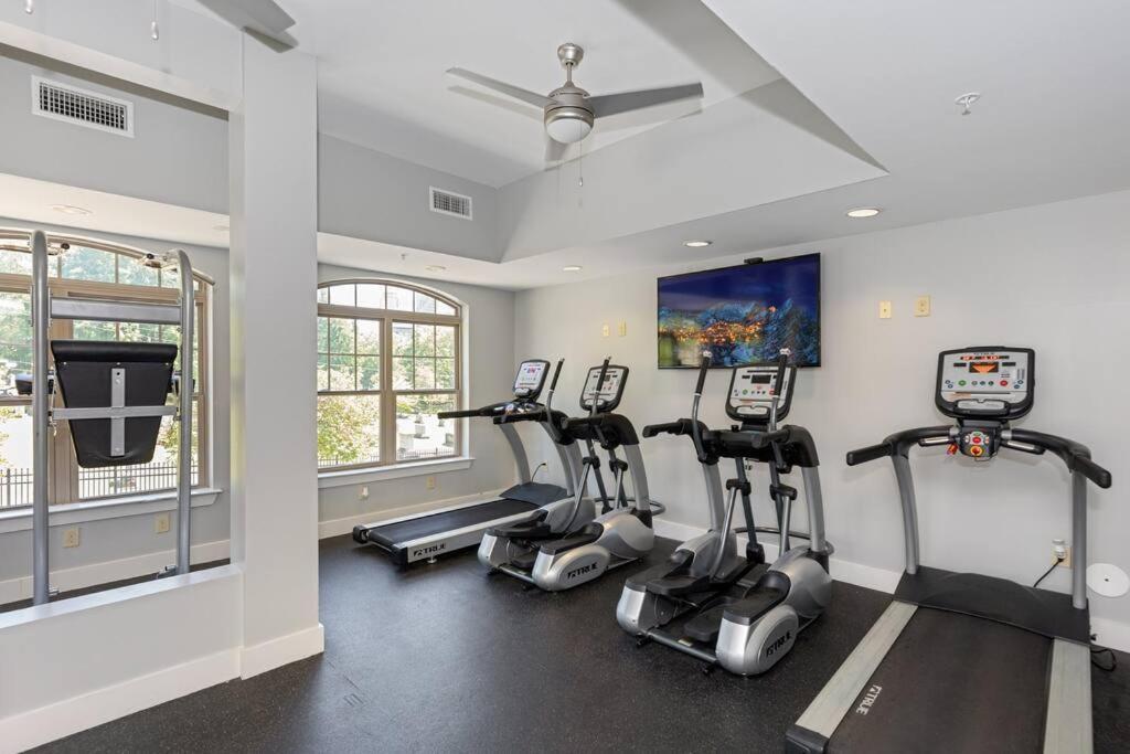 Апартаменти Uptown Elegance Gym, Pool, Wine Шарлотт Екстер'єр фото